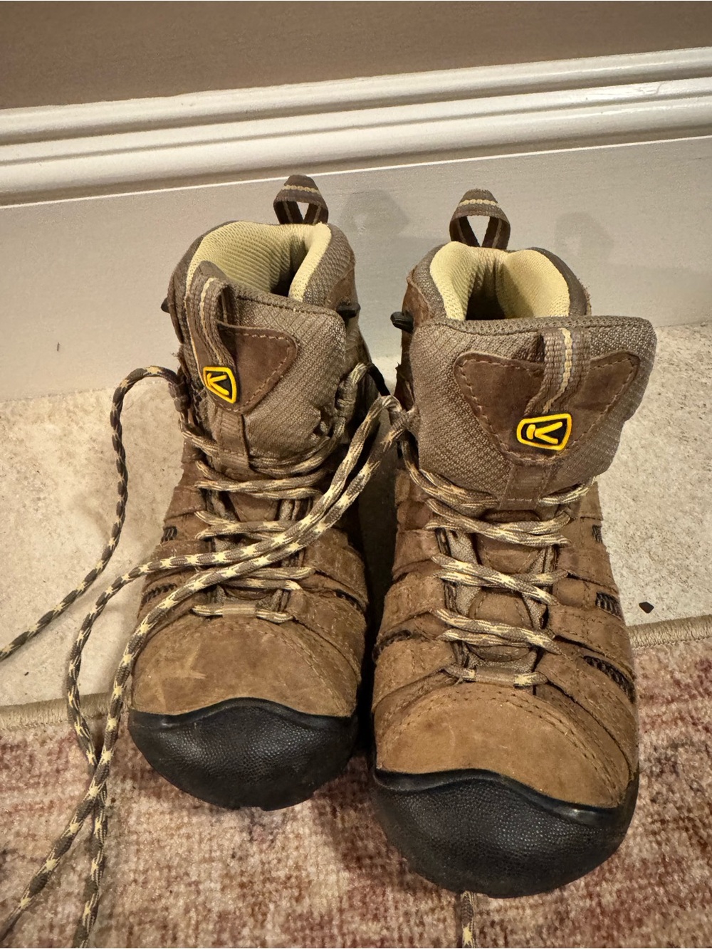 KEEN Women's Voyageur Mid Hiking Boots